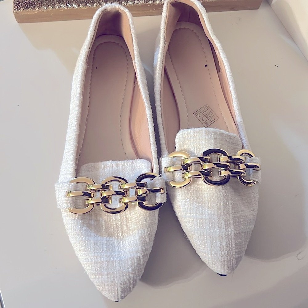 Ivory & Gold classy ladies shoes. NWOT
